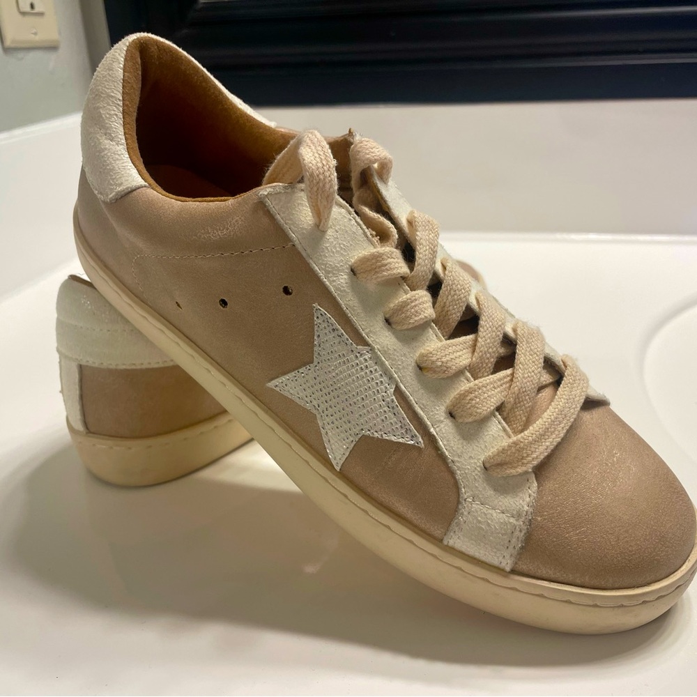 White Raven rose gold sneaker